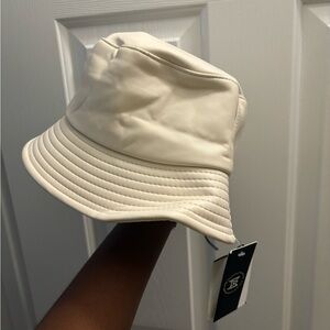 **NEVER WORN** marcus adler new york ivory colored bucket faux leather hat